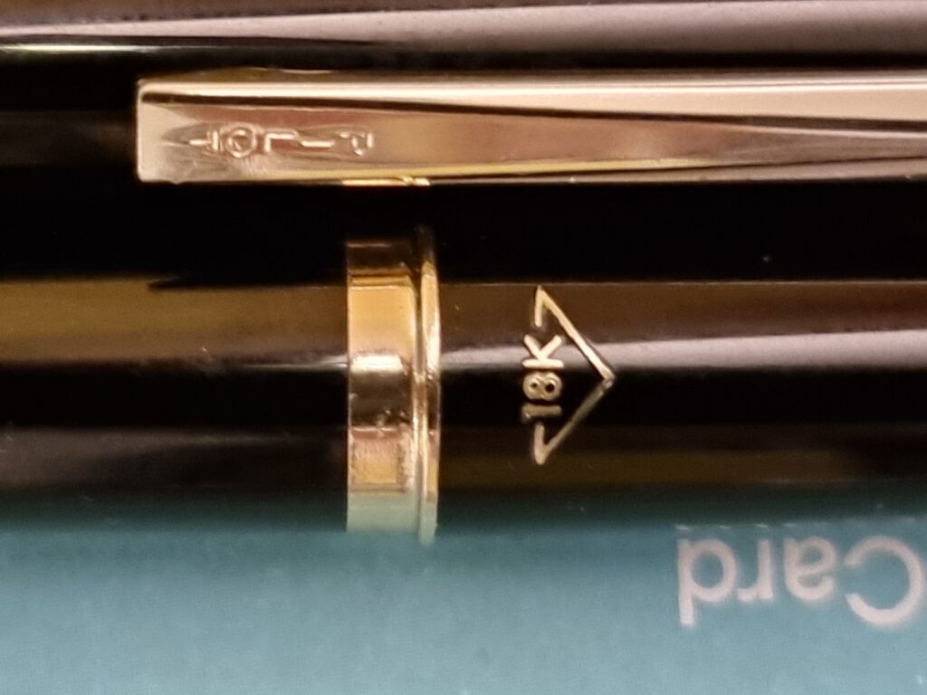 Clip and body markings on a 1970s PILOT Elite fountain pen with fingernail 18k SCRIPT nib