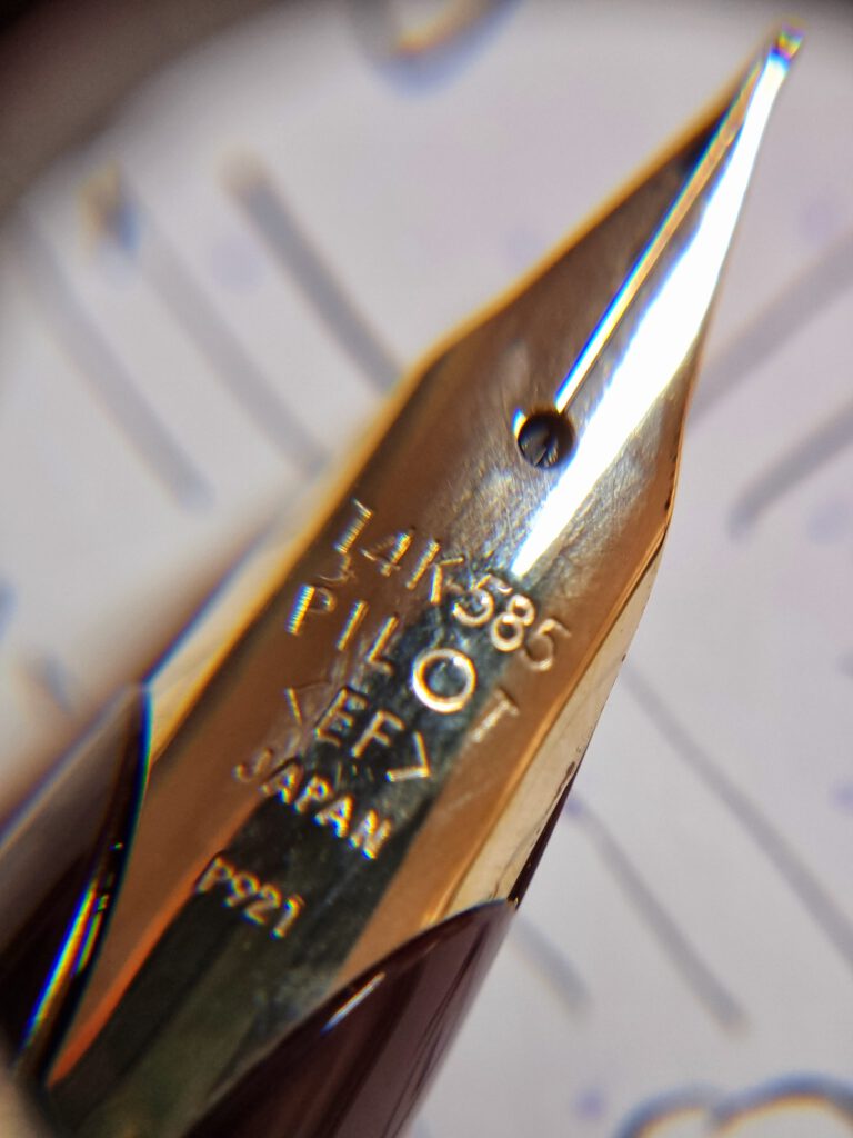 Pilot Elite E95S - EF nib, zoom in on the engraving