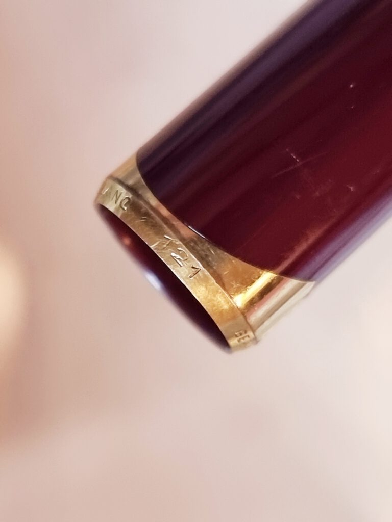 MB121 18K EF - Burgundy - Cap ring 121