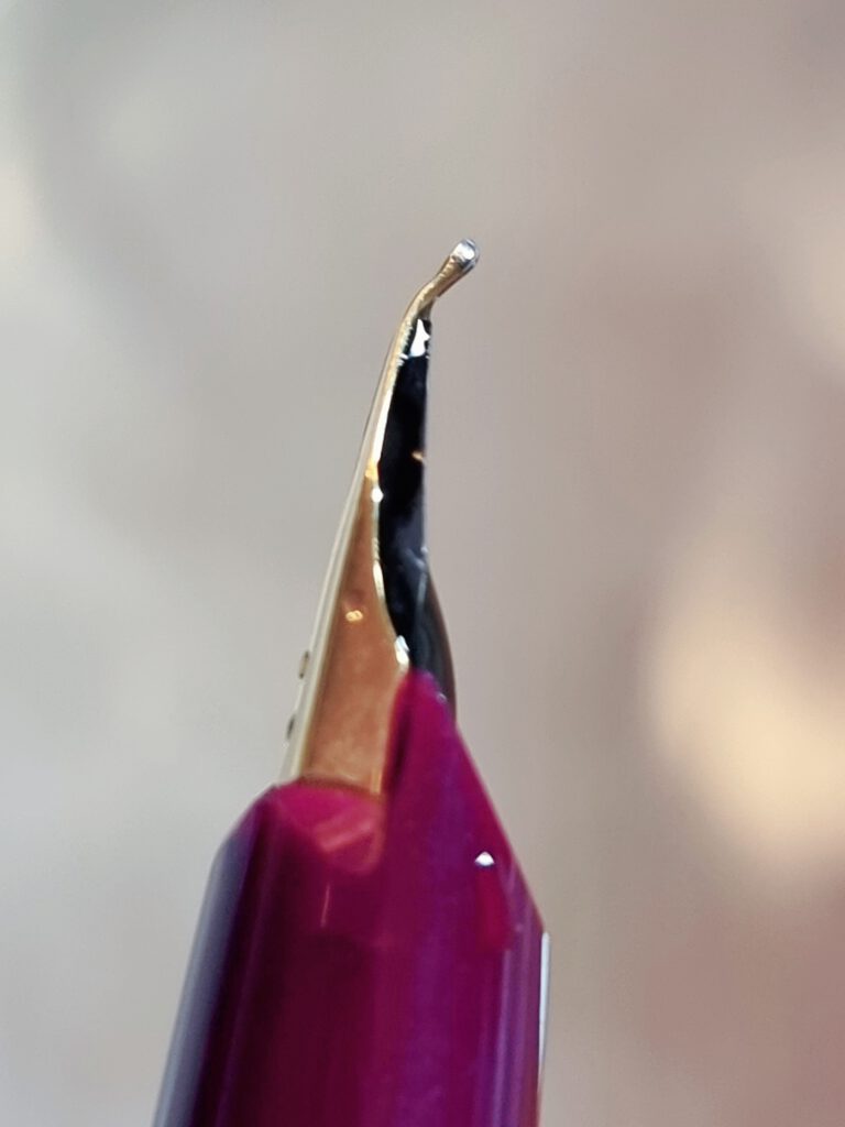 MB121 18K EF - Concord Nib - Sideview